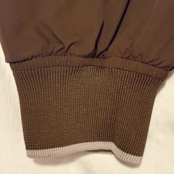 Cabela's Brown V-Neck windbreaker Large w/ Pockets - Picture 4 of 5